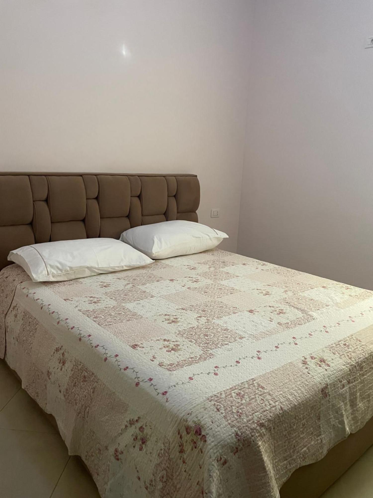 5 Star Apartment Vlorë Esterno foto