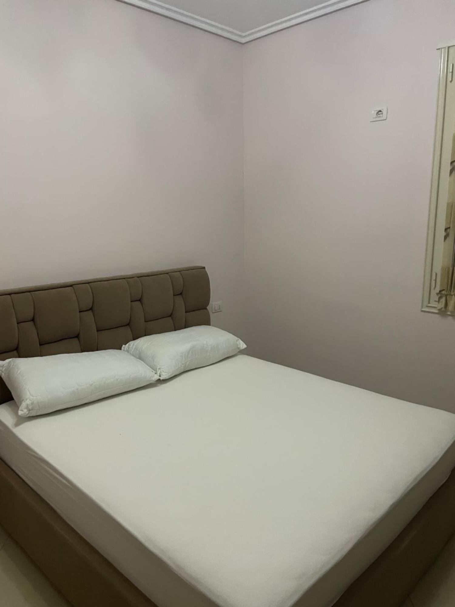 5 Star Apartment Vlorë Esterno foto